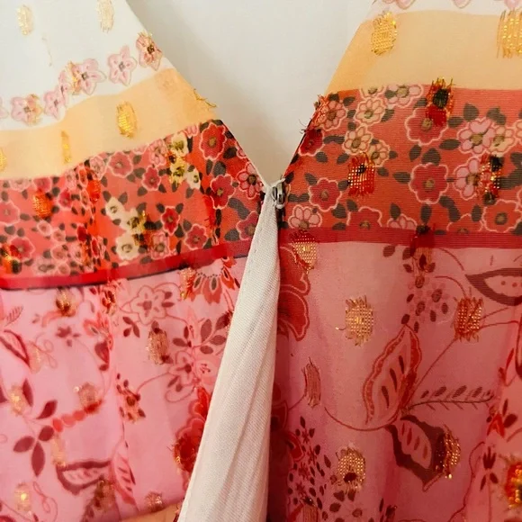 Beautiful flowy dress size large by Q&A with metallic pieces throughout - Picture 2 of 4